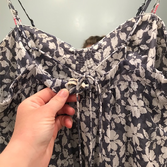 Floral Sky blue and white flowy tank top. - Picture 5 of 8